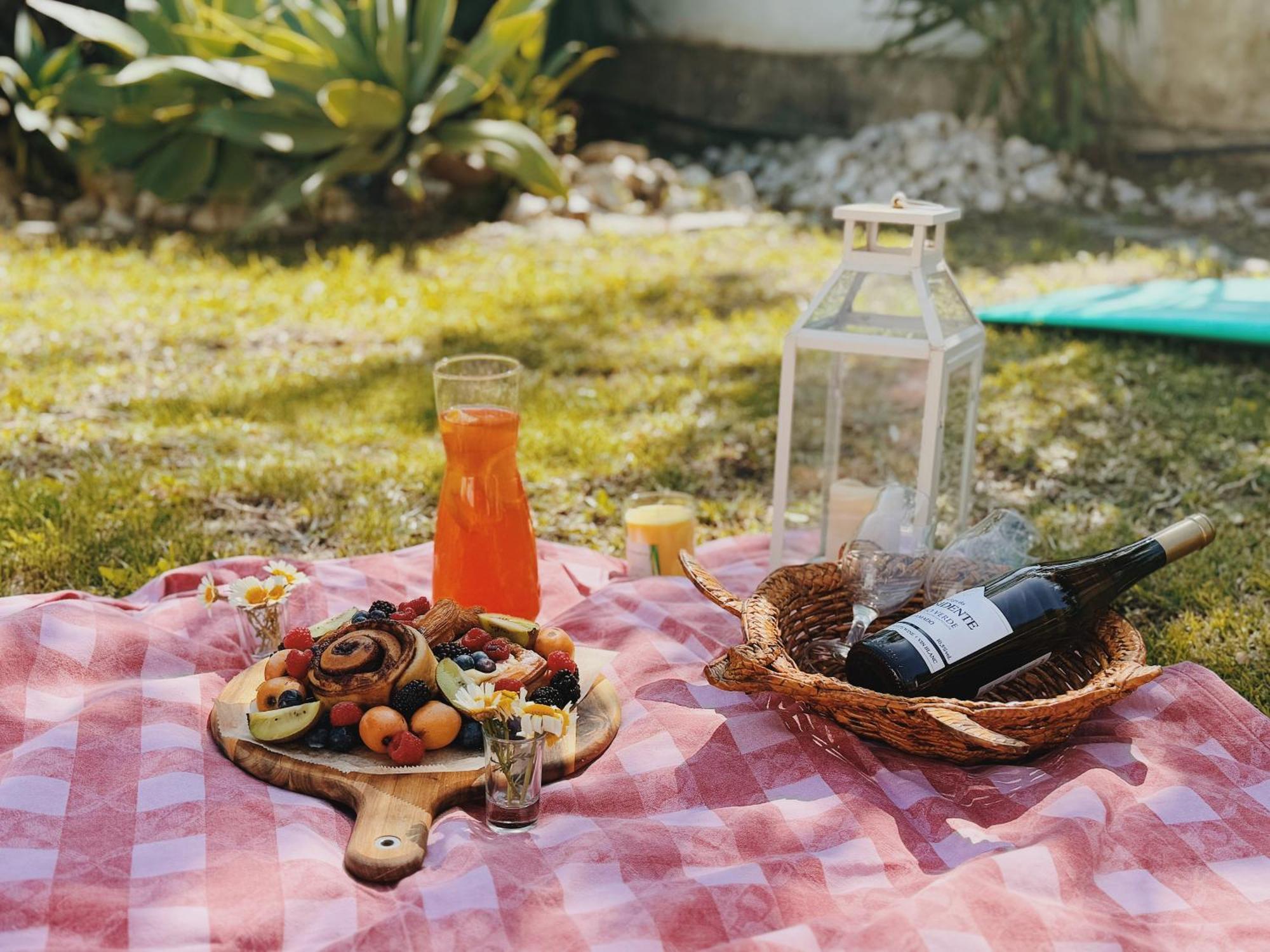 Coastal Garden Paradise Retreat- 6 Min From The Beach Charneca  Esterno foto