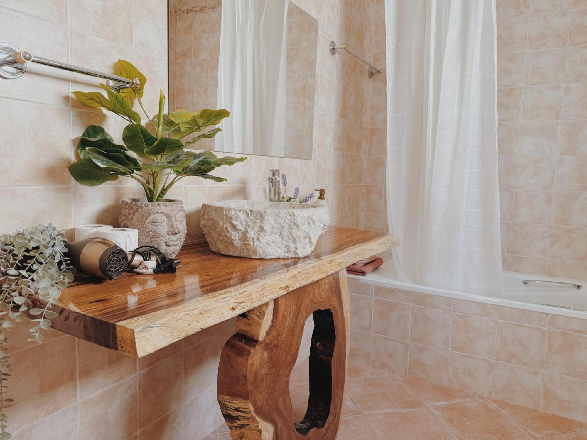 Coastal Garden Paradise Retreat- 6 Min From The Beach Charneca  Esterno foto